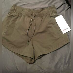Inner Glow HR Lululemon Shorts Sz 6 NWT